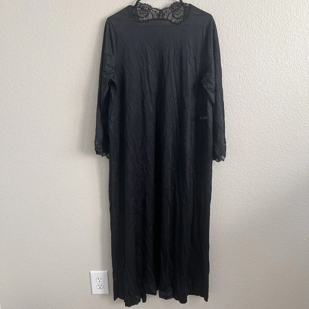 Vintage Olga Large Black Nylon Robe Peignoir Lace Trim Long -No Belt Style 94250